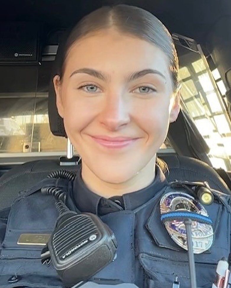 Lauren Craven selfie in patrol car